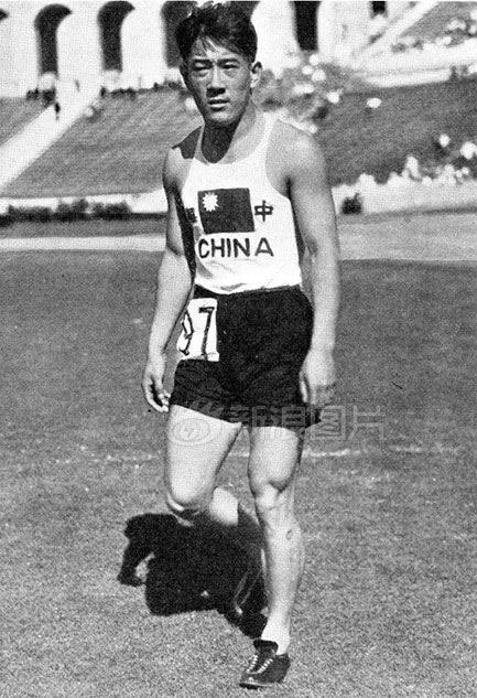 1932ɼ˻״γй˵Ӱʱġα޹ϣμμӱ˻ᣬϴʾܾѹ£лμӰ˻ᣬҲ˳Ϊй˵һˡͼΪɼ˻ϡ