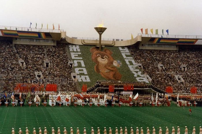 1980Ī˹ư˻ᣬǰ˻һҡΪٰ˻ᣬܺʴﴴ¼90ԪչǿĹͼΪĻʽϣϯϳֵļɳ