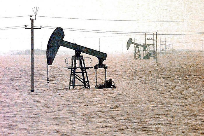1998꣬۽ɻˮӰ죬ش紦Ĵʯ͹ͷ̨226;ˮ͡