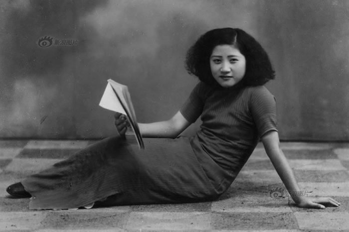 1929걱֮󣬹涨ۡΪйŮʮŮı䡣ۿ͹ŮԵزβ˸з⽨ɫʵĶ̰ȹʹйŮڷװϵõ˽šͼΪʮ۵Ůӡ