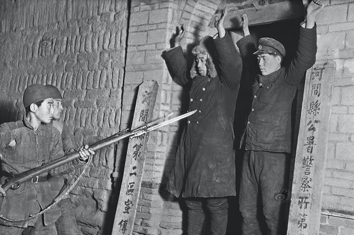 1945פڽ켽ձԾٵңͬʱձ˰פйαԼ˵ֲϵĲ㡣19453£вϮӽǣαеӰ񽭡˫