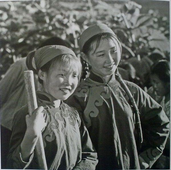 1975꣬ͬĺŮ