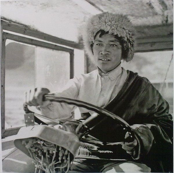 1976꣬ຣĲ֡