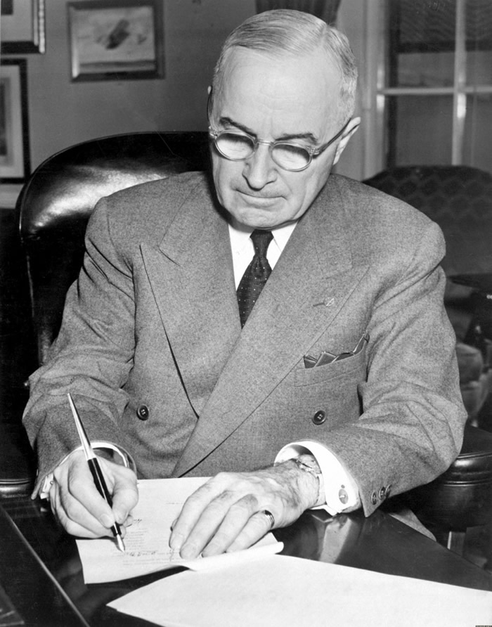 ³ţHarry.Truman 188458~19721226գ33λͳ(1945412~1949120գ1949120~19531 20) ºţС