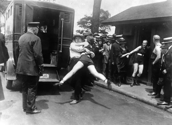 1922꣬һŮΪɳ̲ϴŶӾ㱻Ȼڽ쿴ǳأǸ²ı¶ˡŮԣĳЩĺֹ̲Բ£ɲϣɳ̲ϳ"ɡ