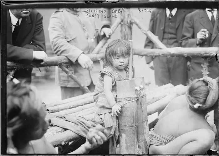 1906꣬ŦԼġද԰һɱŮļ˱Χڣ԰ĺһο͹͡ǳȺΧ۵ˡ