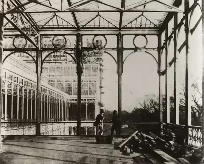 ¶԰ǰšThe Open ColonnadeGarden FrontԼ1853꣬ӡ๤գաĪ