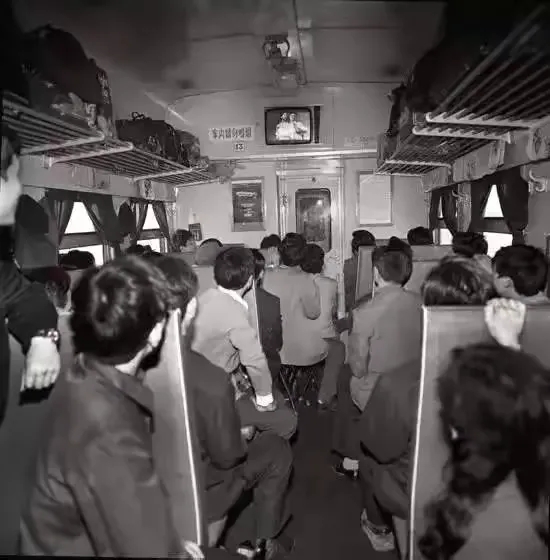 1986꣬ӱ18ؿгϵһΰװ˵ӣȫĳ˿Ͷھ۾عۿĿʱĵӶͨͦϡġ