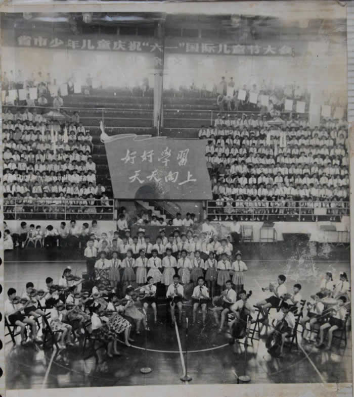 1976꣬ݣףһͯ