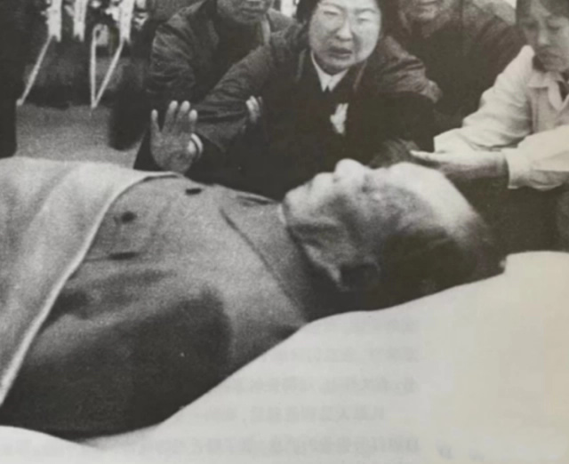 1976꣬żʹëϯ