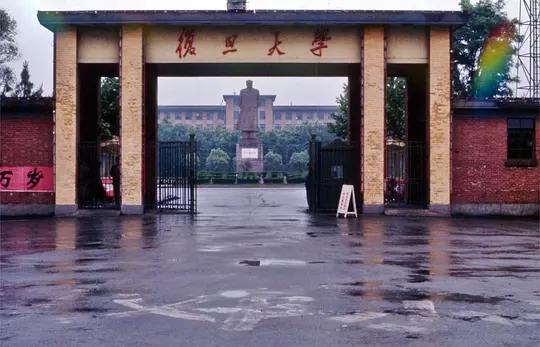 1976꣬Ϻѧ
