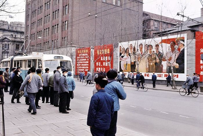 1972꣬ϺϾ·־