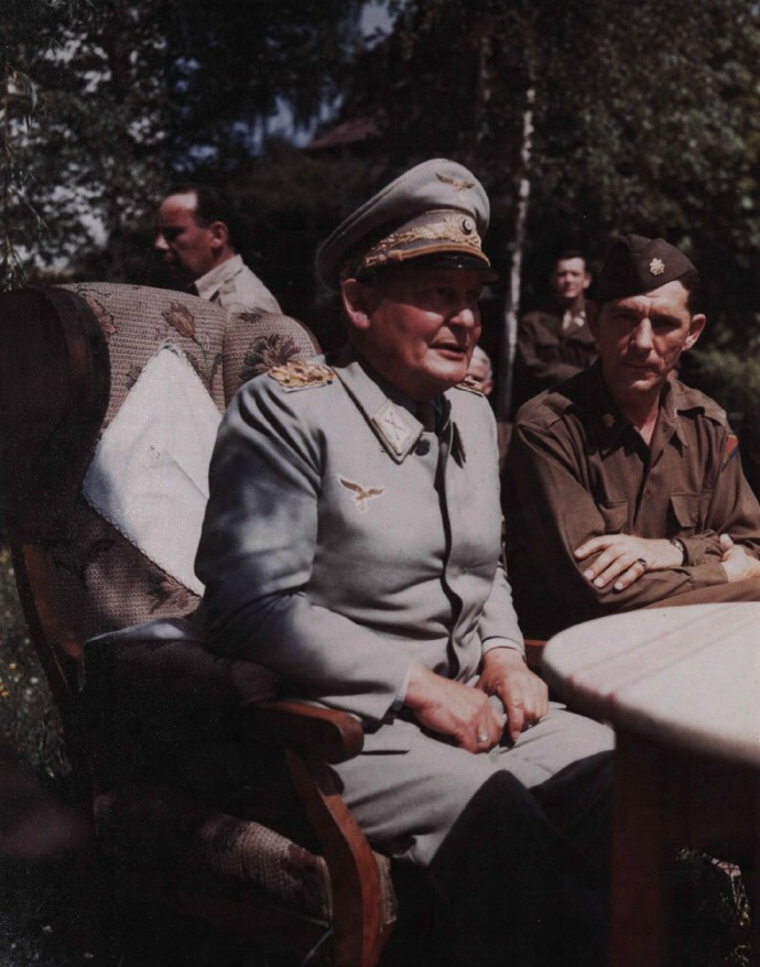1945꣬ĺն