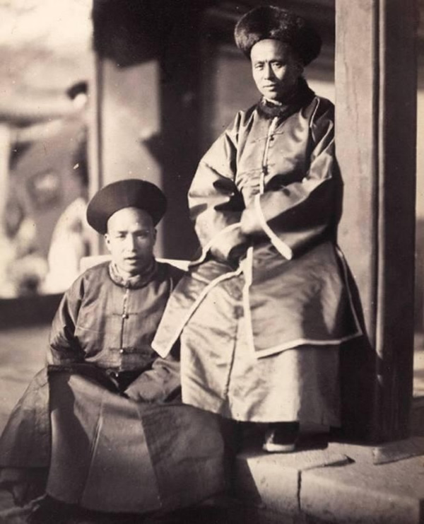 1861-1864年间,北京人物影像,照片中男子穿冬装。