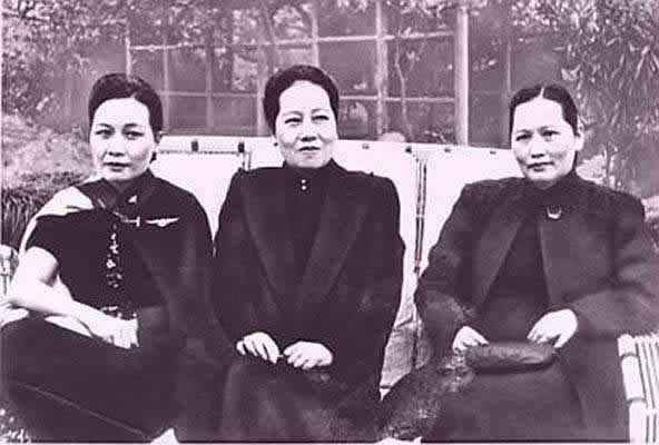 图为宋氏三姐妹合影,真的十分少见了