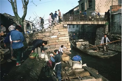 1983年,江苏苏州。