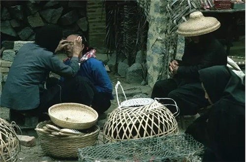 1984年,海南岛,细绳修面。