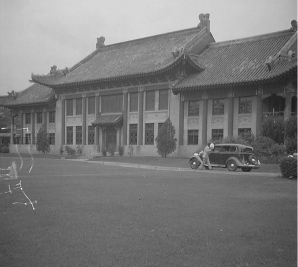 图为金陵大学。这是当时最好的教会大学。