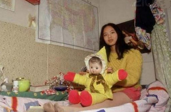 没有手机的八十年代,学生们在宿舍里的生活
