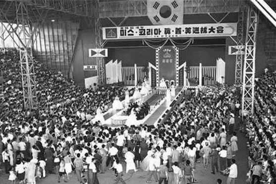 1957年5月19日,第一届韩国小姐在首都首尔(在当时就汉城)举行。