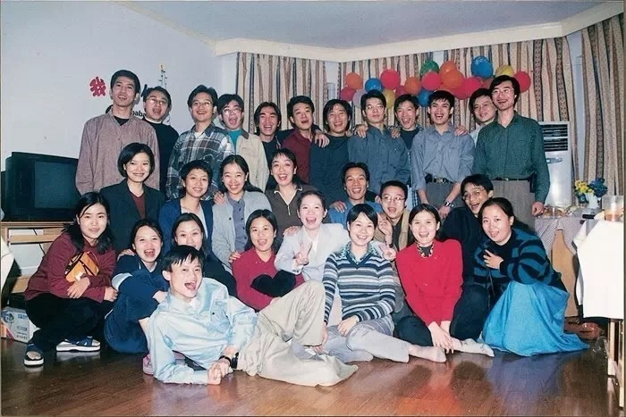 图为1999年创业初期,阿里巴巴全体员工。