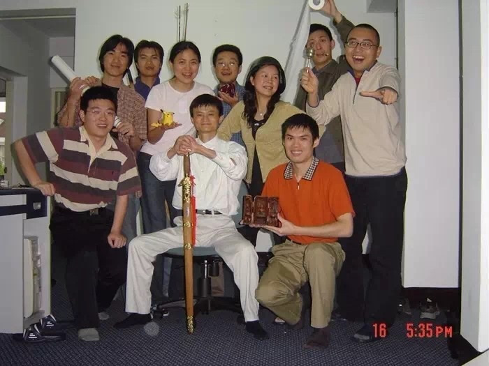 图为 2003年,淘宝创始人团队合影。