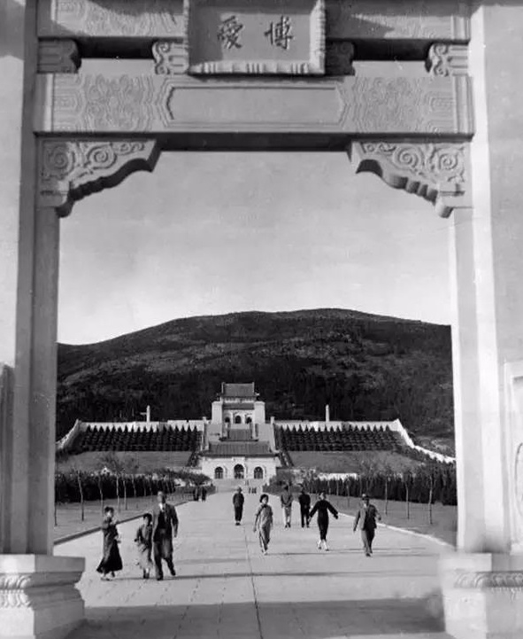 图为:1934年,南京中山陵。