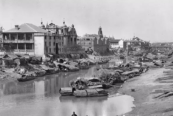 图为:1937年,南京秦淮河。