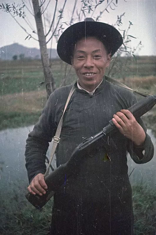 苏联摄影师镜头下的中国游击队员(1949-1950年)