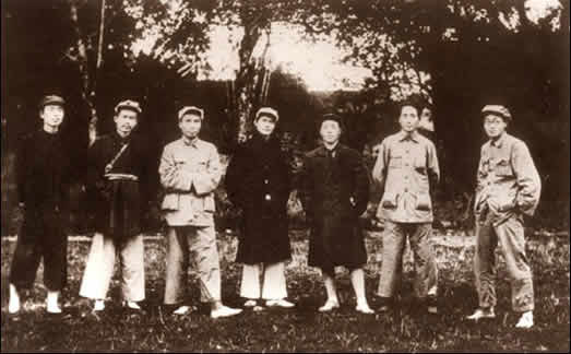 ����Ƭ��1931�꣬ë�󶫺�������������ֵĳ�Ա��Ӱ