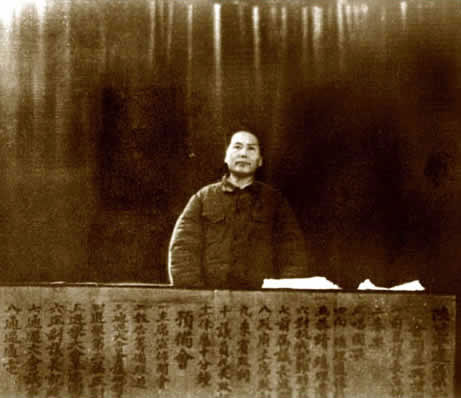 ����Ƭ��1941�꣬ë�����¸�������������Ͻ���