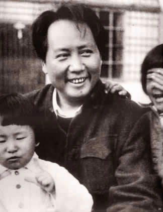 ����Ƭ��1943�꣬ë�󶫺�Ů����ګ��һ��