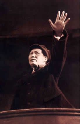 ����Ƭ��1943�꣬ë�����д��¸�������Ӣ�۴���Ͻ���