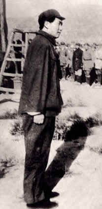 ����Ƭ��1945�꣬ë�����Ӱ��������Ĳ���