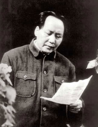 ����Ƭ��1945�꣬ë�����й��ߴ���������