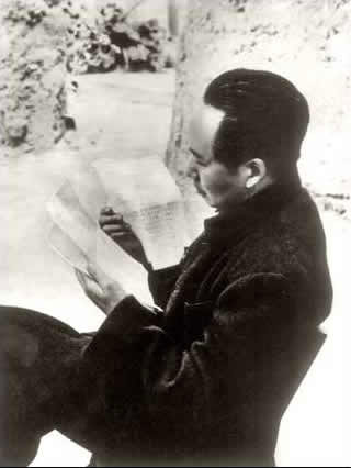 ����Ƭ��1946�꣬ë���������ĵ�