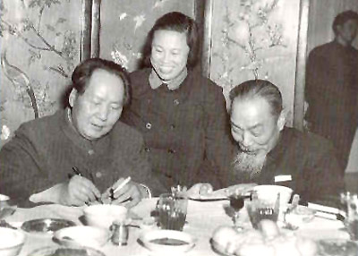 ����Ƭ��1951��11�£�ë��Ϊģ��Сѧ��ʦʷ���ǩ�������һΪ����ʦ����ѧУ����ԫ