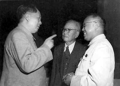 ����Ƭ��1953�꣬ë��ͬ������������¼θ����У���ׯ�������ң����н�̸