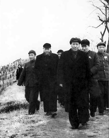 ����Ƭ��1953�꣬ë������������������ͬ���Ӳ����ũ��