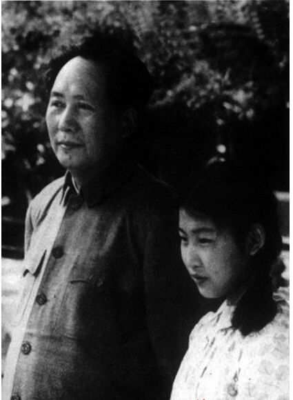 ����Ƭ��1949�꣬ë�󶫺���������ɽ��