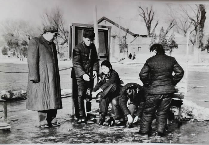 ����Ƭ��1953�꣬ë�󶫺�Ů����ګ�����������Ϻ��������