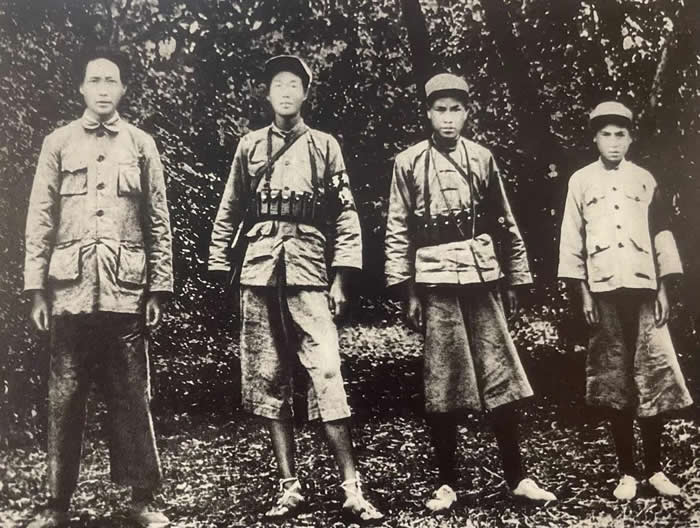 ����Ƭ��1934�꣬ë�󶫺;���Ա��������������١��²�����︣��