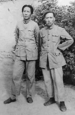 ����Ƭ��1936�꣬ë�󶫺�������ʱ�ڵ���ʦ�������ڱ���