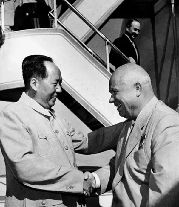 ����Ƭ��1959�꣬ë���ڱ�������ӭ�Ӻ�³����.