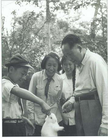 ����Ƭ��1954�꣬ë�󶫺ͺ�����