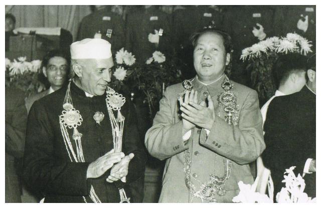 ����Ƭ��1954��10��21�գ�ë�󶫺�ӡ���������³��Ӱ��