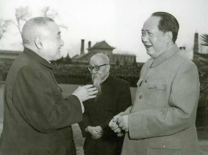 1957�꣬ë�󶫺�����������ίԱ���������н�̸����Ϊȫ���������쵼�˳���ͨ��