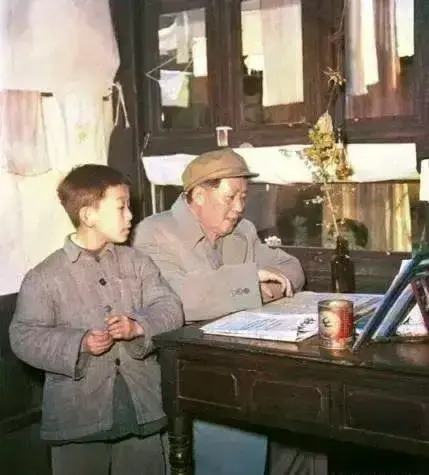 1953�꣬ë��ϯ��ֶ��ëԶ��һ�����