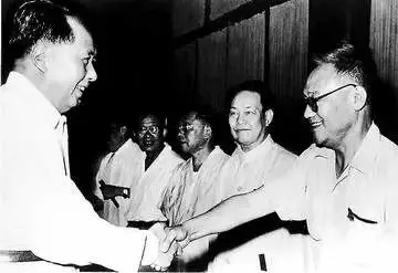 1956�꣬ ë�������Ϻ������ýӼ����ս�������ʿ�ͽ���һ�������ŷ����Ҷ����ȡ�